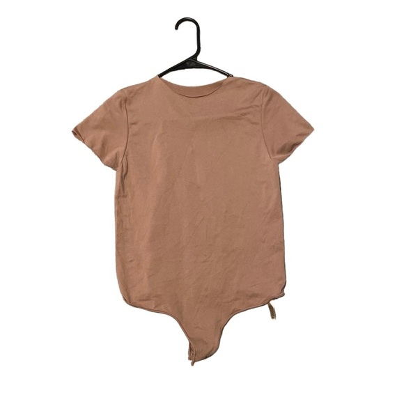 SKIMS Essential T-Shirt Thong Bodysuit in Tigers Eye - Picture 2 of 4